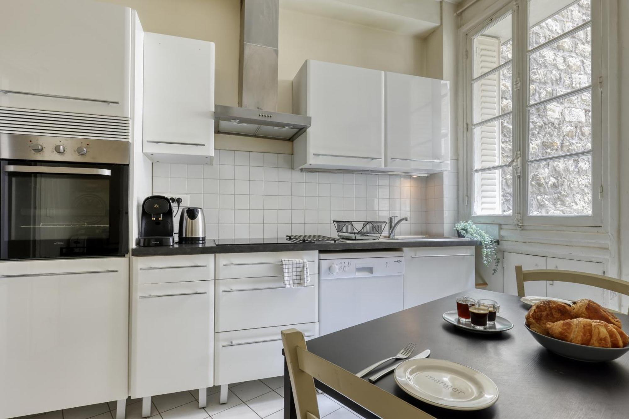 Elegant 3 Brd Flat - Heart Of 16th Apartment *
